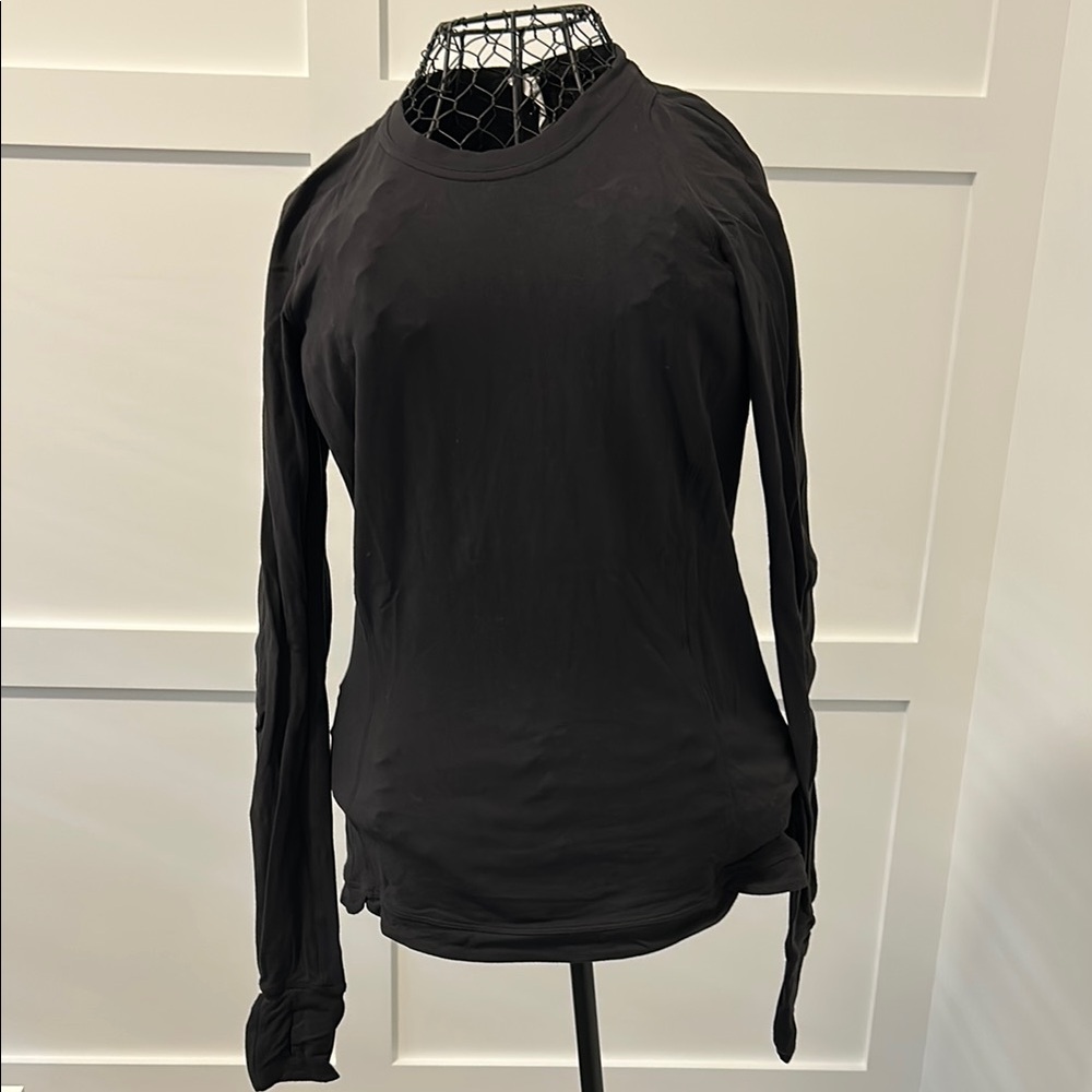 Lululemon Women's Black Long Sleeve Top Sz 8